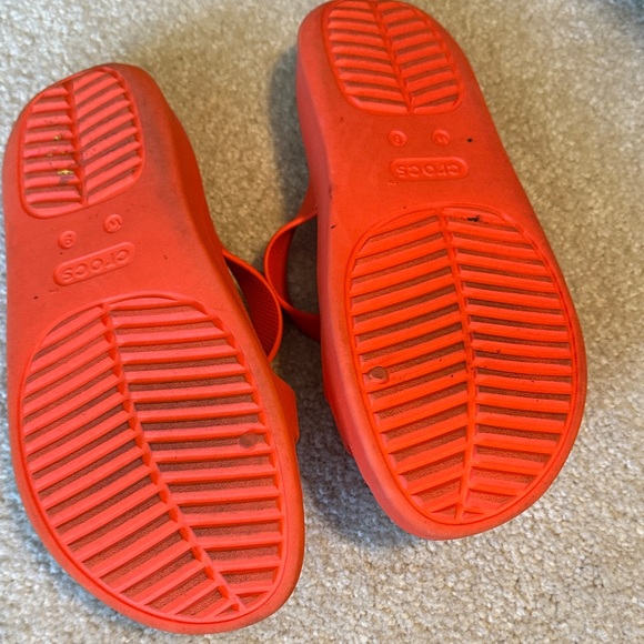 CROCS Women's Bold Red Sandals - Picture 2 of 3